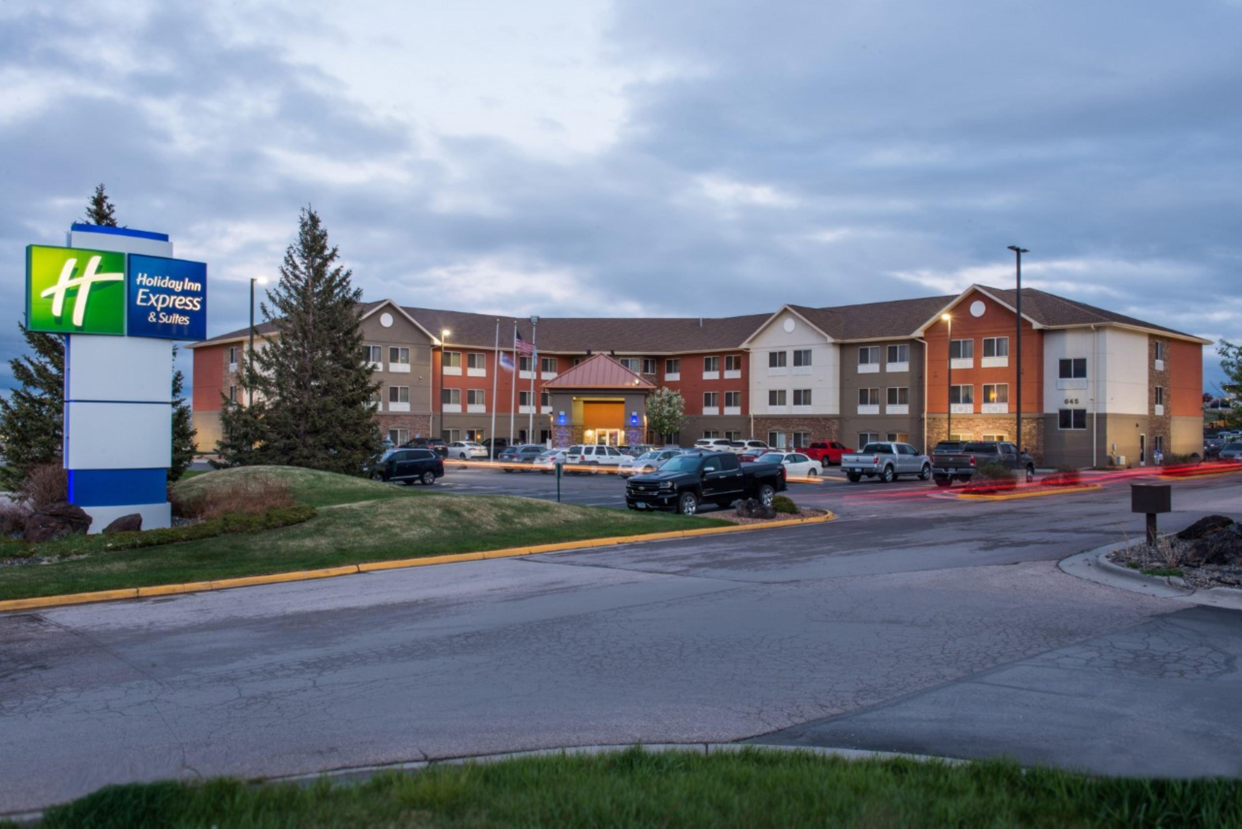 Holiday Inn Express & Suites Rapid City, An Ihg Hotel Exterior photo